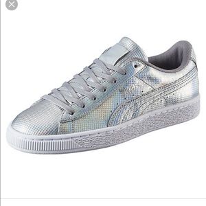 Holographic, Iridescent Pumas